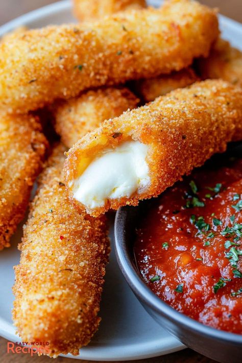 Mozarella Sticks Recipes, Motzerrela Sticks, Easy Mozzarella Sticks, Cheesy Foods, Italian Mozzarella, Chocolates Recipe, Mozzarella Stick, Homemade Mozzarella Sticks, Mozzarella Sticks Recipe