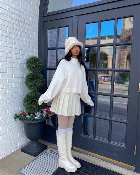 Samira Ahmed, White Christmas Outfit, Winter Outfits Warm, Winter Skirt Outfit, Autumn Outfit, Kawaii Clothes, Girly Outfits, Looks Style, Preppy Outfits