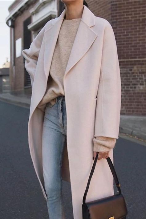 4c22bd444899d3b6047a10b20a2f26db Minimalisticky Chic, Mantel Styling, Mantel Outfit, Winter Mode Outfits, Mode Mantel, Outfit 2020, Coat Outfit, Street Style Winter, Thanksgiving Outfit