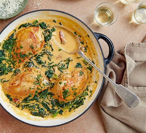 Tuscan chicken Creamy Spinach Chicken, Baked Honey Garlic Chicken, Creamy Tuscan Chicken, Body Beast, Fish Pie, Soup Maker, Tuscan Chicken, Bbc Good Food, Sugar Free Low Carb