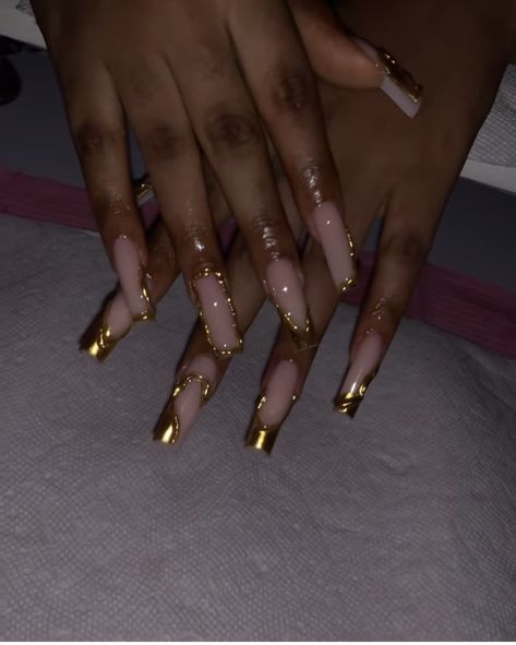 Cute Gold Acrylic Nails, Gold Chrome Accent Nail, Molten Chrome Nails, Gold And Silver Nails Acrylic, Gold Stilleto Nails Designs, Gold Nails Medium Length, Golden Birthday Nails, Golden Acrylic Nails, Gold Duck Nails