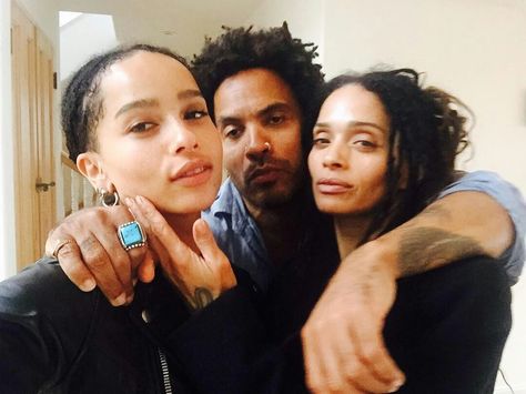 Zoe Kravitz with father Lenny Kravitz and mother Lisa Bonet Zoe Kravitz Style, Zoe Isabella Kravitz, Lisa Bonet, Band Rock, Pelo Afro, Celebrity Families, Zoe Kravitz, Lenny Kravitz, Jason Momoa