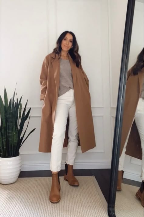 Brown Boots Women Outfit Winter, Brown Chelsea Boots Outfit Women Work, Cognac Chelsea Boots Outfit, Light Brown Ankle Boots Outfit, Nude Boots Outfit Ankle, Brown Suede Chelsea Boots Outfit, Fall Outfits Brown Boots, Brown Ankle Boots Outfit Fall, Brown Boots Outfit Women