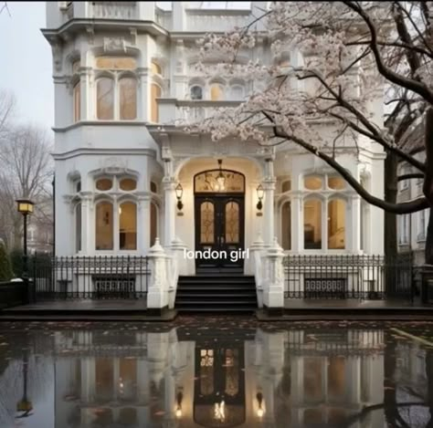 White Victorian House Aesthetic, Pretty Houses Exterior, London Townhouse Exterior, London House Exterior, House Interior Aesthetic, London Townhouse Interior, London House Interior, Townhouse Interior Design, Elegant Houses