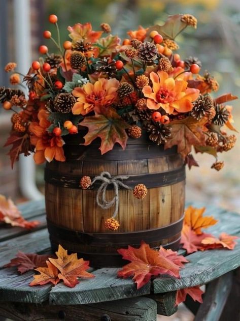 Fall Crafting, Fall Flower Arrangements, Rustic Crafts, Fall Decor Ideas, Fall Arrangements, Fall Thanksgiving Decor, Fall Deco, Autumn Decorating, Outdoor Decorating