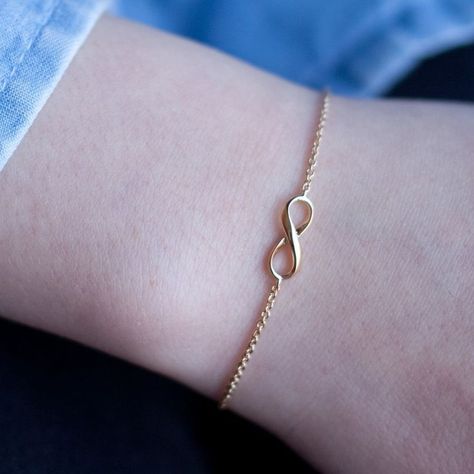 قلادات متدلية, Jewelry Necklace Simple, Gold Bracelet Simple, Modern Gold Jewelry, Ankle Jewelry, Jewelry Bracelets Gold, Gold Rings Fashion, Gold Fashion Necklace, Classy Jewelry