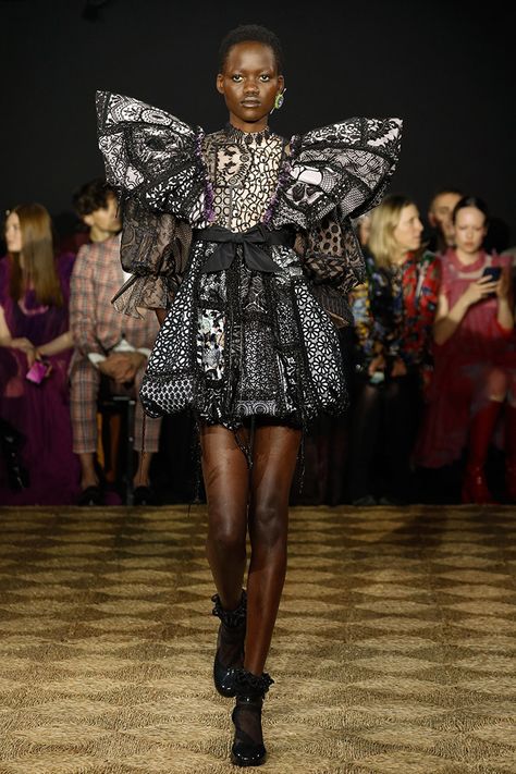 Victor And Rolf, Runway Magazine, Butterfly Fashion, 2020 Runway, Viktor Rolf, Viktor & Rolf, 2020 Fashion, Textiles Fashion, Historical Fashion