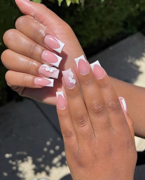 Short French Gel Nails, French Gel Nails, Short French, August Nails, Light Blue Nails, Cute Short Nails, Light Pink Nails, White Minimalist, Birthday Nails