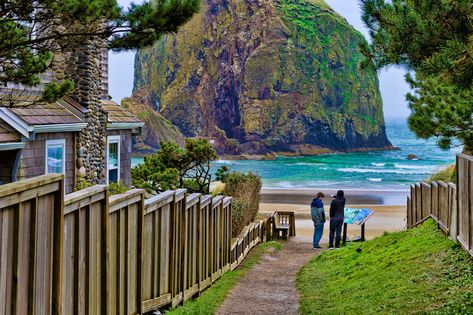 12 Best Places to Stay on the Oregon Coast Gold Beach Oregon, Oregon Coast Vacation, Best Surfing Spots, Seaside Oregon, Southern Oregon Coast, Oregon Road Trip, Cannon Beach Oregon, Southern Oregon, Oregon Travel