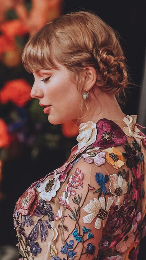 Iconic Lyrics, Taylor Swift Fotos, Divas Pop, Estilo Taylor Swift, Taylor Swift Cute, Taylor Swift Posters, Swift Photo, Taylor Swift Outfits, Taylor Swift Album