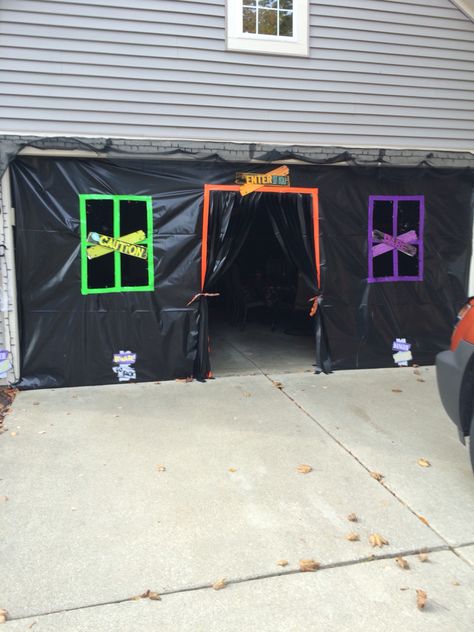 Garage Party Halloween Garage Decorations Party, Decorate Garage For Halloween Party, Garage Into Party Space, Classroom Trick Or Treat Ideas, Halloween Party In Garage Ideas, Halloween Candy Table Trick Or Treat, Halloween Garage Party Decorations, Halloween Party Garage, Garage Halloween Decor