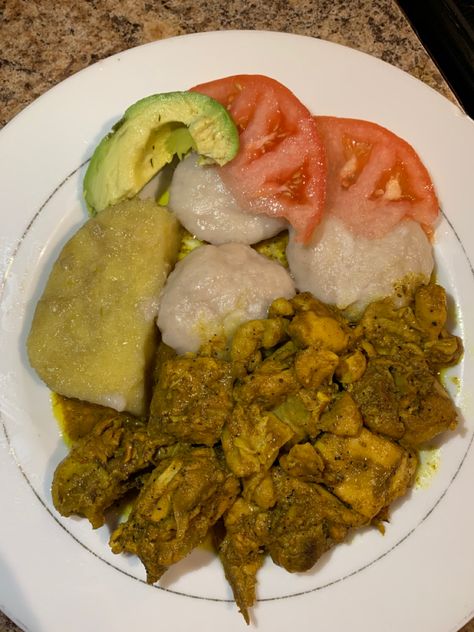 Curried Chicken with Boil Dumplings & Yellow Yam Curry Chicken Jamaican, Boujee Food, Jamaican Meals, Yellow Yam, Dominicano Recipes, Jamaican Curry Chicken, Ital Food, Mediterranean Diet Recipes Dinners, Jamaican Curry