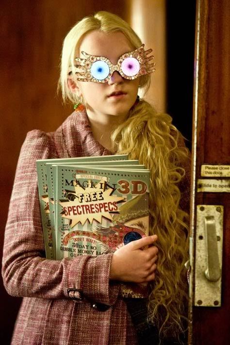 Harry potter challenge day 3 fav Hogwarts student: 1st Plc Luna lovegood because she likes being different. 2nd Plc is Neville long bottom and 3rd Plc is Ginny weasly. Luna Lovegood Style, Daniel Radcliffe Emma Watson, Classe Harry Potter, Film Harry Potter, Citate Harry Potter, Tapeta Harry Potter, Harry Potter Cosplay, Anniversaire Harry Potter, The Heir