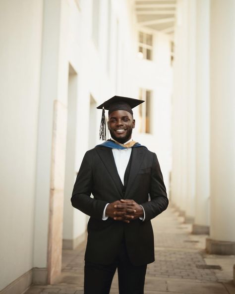 🎓🎓🎓🎓 College Grad Pictures Guys, Mens Cap And Gown Pictures, Graduation Photos For Men, Masters Degree Photoshoot Men, Cap And Gown Pictures For Guys, Men Graduation Pictures Posing Ideas, Male Graduation Pictures College, Grad Photos Men, Grad Poses For Guys