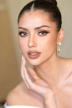 Latin Makeup, Thai Makeup, Bridal Makeup Tips, Asian Bridal Makeup, Hair And Makeup Tips, Wedding Makeup Looks, Makeup Eye Looks, Makeup Tricks, Bridal Makeup Looks