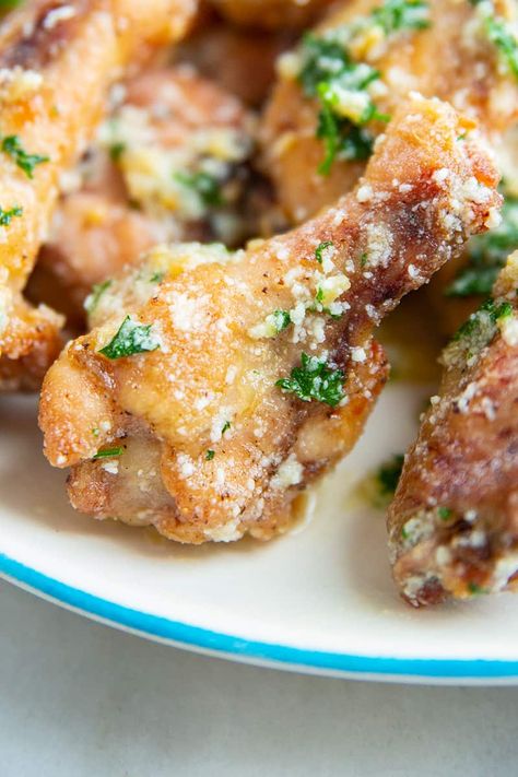 Oven Baked Garlic Parmesan Chicken Wings - The Kitchen Magpie Baked Garlic Parmesan Chicken Wings, Parmesan Chicken Wings Baked, Oven Baked Garlic, Flavored Chicken, Baked Garlic Parmesan Chicken, Hot Wing Recipe, Parmesan Wings, Oven Baked Chicken Parmesan, Garlic Parmesan Wings