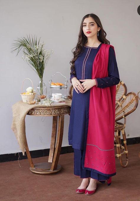 Plane Clothes, Plane Color, Simple Dress Casual, Pakistani Women Dresses, Simple Frock Design, Gown With Dupatta, Simple Kurti, Simple Kurti Designs, Dresses Design