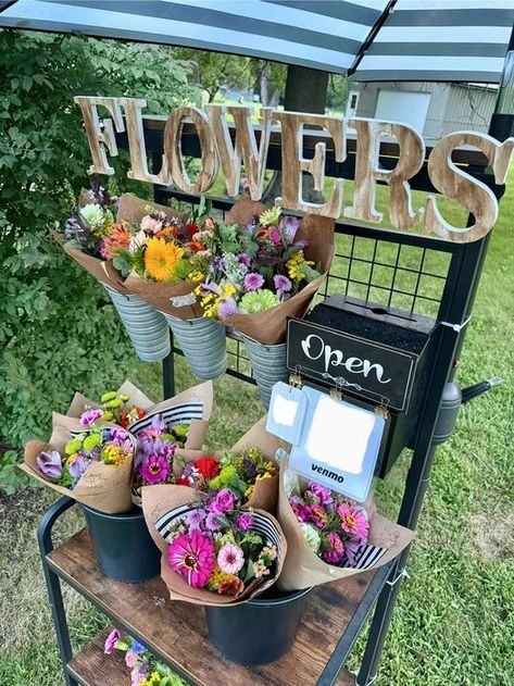 Flower Farm Stand Solutionists | Facebook Home Plant Nursery, Flower Cart Ideas, Market Table Display, Roadside Flower Stand, Flower Stand Ideas, Flower Trailer, Farm Market Ideas, Artist Booth, Flower Shed