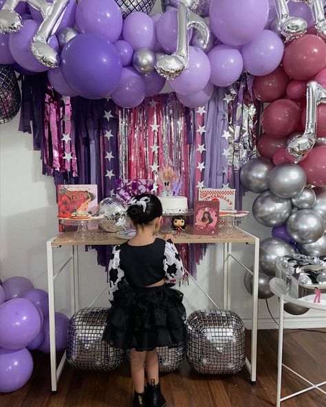 Selena Quintanilla Party Theme Ideas, Selena Bday Party, Selena Quintanilla Themed Birthday Party, Selena Quintanilla Party Ideas, Selena Themed Party, Selena Quintanilla Birthday Party Ideas, Selena Party Theme Ideas, Selena Birthday Party Ideas, Selena Themed Birthday Party