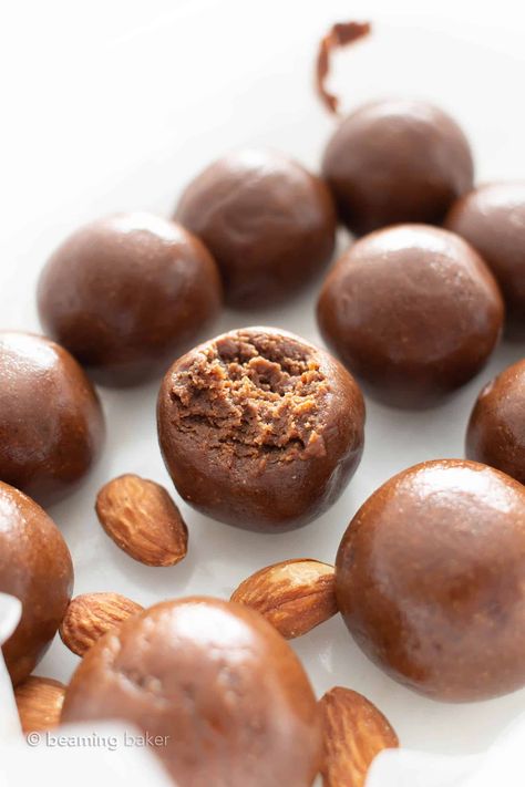 4 Ingredient Healthy Almond Butter Chocolate Balls Recipe – Paleo Energy Balls - Beaming Baker Energy Balls Gluten Free, Almond Butter Balls, Paleo Energy Balls, Chocolate Balls Recipe, Beaming Baker, No Bake Energy Balls, Chocolate No Bake, Protein Dessert Recipes, Almond Butter Chocolate