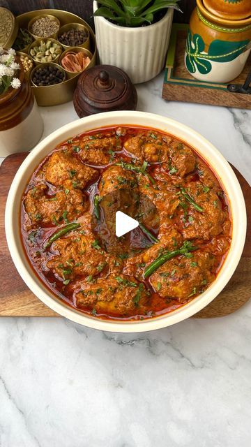 Chicken Bhuna, Achari Chicken, Chicken Masala Recipe, Chicken Gravy Recipe, Curry In A Hurry, Chicke Recipes, Chicken Tikka Masala Recipes, Tikka Masala Recipe, Veg Dishes