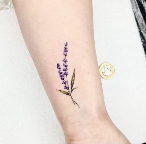 Love Flower Tattoo, Small Lavender Tattoo, Unique Tattoos Black Women, Tattoo On Hand, Lavender Tattoo, Men Tattoo, Hand Tattoos For Women, Tattoo Designs For Men, Cute Small Tattoos