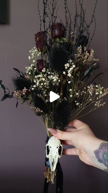 The Vulture's Cousin on Instagram: "Gothic wedding bouquet examples ready for this Sunday's goth wedding event with @emerge.events27 🖤  #weddingdecor #gothicwedding #gothic #alternativewedding #skull #bonebouquets #taxidermy #taxidermyart #boneart #bones #vultureculture #odditiesandcuriosities #macabreart #darkartists #darkcraft #darkart #gothicart #curiocabinet #curiosities" Animal Skull Centerpiece Wedding, Skull Wedding Bouquet, Oddity Wedding, Goth Bouquet Wedding, Goth Wedding Flowers, Bone Bouquet, Western Gothic Wedding, Gothic Flower Arrangements, Goth Wedding Bouquet