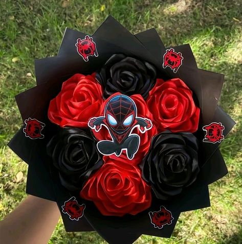 Ribbon Ramos, Forever Flower Bouquets, Satin Flowers Diy, Ribbon Rose Bouquets, Man Bouquet, Roses Bouquet Gift, Ribbon Flowers Bouquet, Spiderman Gifts, Flowers For Men