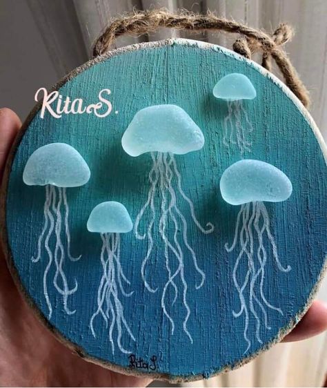 Fish Crafts For Adults, Sea Glass Pictures Ideas, Sea Glass Diy, Seashell Art Diy, Sea Glass Artwork, Sea Glass Art Diy, Sea Glass Art Projects, Beach Glass Crafts, Art Coquillage