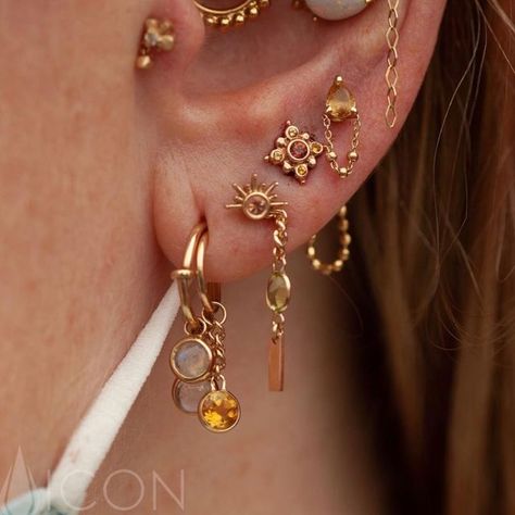 Lots Ear Piercings, Asymmetrical Ear Piercings, Ear Piercing Designs, Piercings Ears, Ear Piercing Curation, Ear Stacks, Earring Stacks, Curated Ear, Cool Ear Piercings