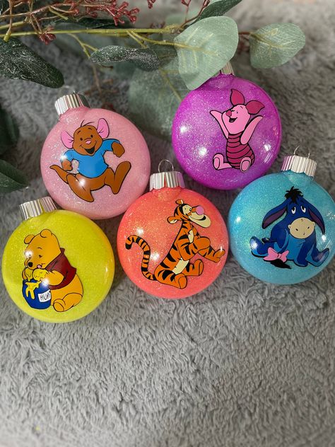 Disney Christmas Ornament, Winnie The Pooh Christmas Ornaments, Winnie The Pooh Ornaments Diy, Winnie The Pooh Ornaments, Winnie The Pooh Christmas Tree, Christmas Orderments, Disney Ornaments Diy, Xmas Bulbs, Disney Christmas Crafts