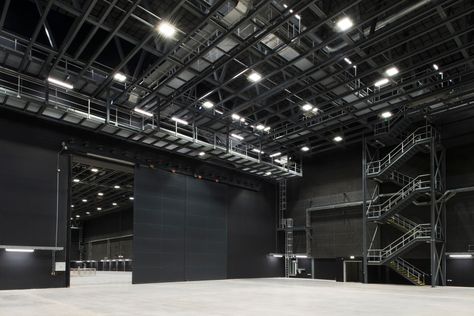 Ruang Dance, Filming Studio, Warehouse Interior, Underground Garage, Studio Architecture, Warehouse Design, Data Visualization Design, Studios Architecture, Sound Stage