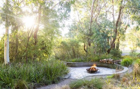 Rick Eckersley’s own private paradise: Musk Cottage | The Real Estate Conversation Garden Zones, American Villa, Australian Garden Design, In Ground Trampoline, Australian Native Garden, Fire Pit Landscaping, Australian Garden, Garden Fire Pit, Fire Pit Area