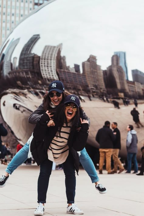 Travel Photography Ideas, Adventure Friends, Chicago Bean, Chicago Vacation, Chicago Aesthetic, Chicago Pictures, Friends Ideas, Chicago Outfit, Adventure Ideas