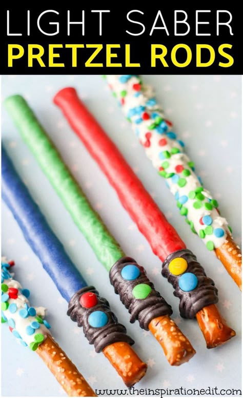 15 Best Star Wars Treats on Love The Day by Lindi Haws Star Wars Essen, Star Wars Treats, Star Wars Gender Reveal, Monday Movie, Star Wars Snacks, Star Wars Party Favors, Star Wars Party Food, Star Wars Recipes, Star Wars Baby Shower