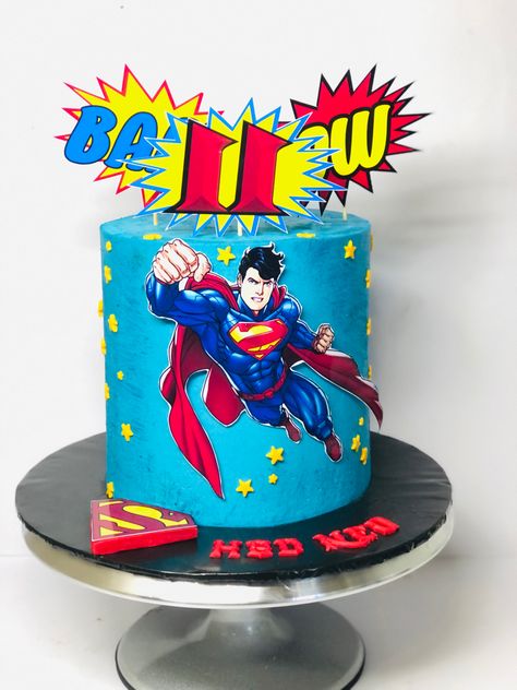 Superman Cake Design, Superman Cake, Superman Cakes, Decorating Videos, Cake Decorating Videos, Birthday Cakes, Superman, Cake Decorating, Birthday Cake