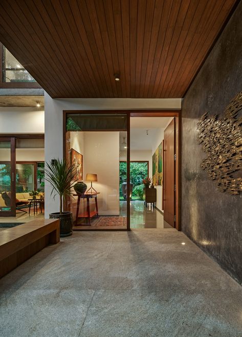 Khosla Associates, Foyer Entrance, Indian Home Design, Casa Country, Casa Exterior, Courtyard House, Traditional Architecture, Living Room Decoration, House Architecture Design