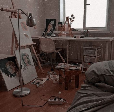 Art Academia, Art Studio Room, Kpop Art, Artist Aesthetic, Studio Room, Dark Academia Aesthetic, Brown Aesthetic, Room Aesthetic, Aesthetic Vintage