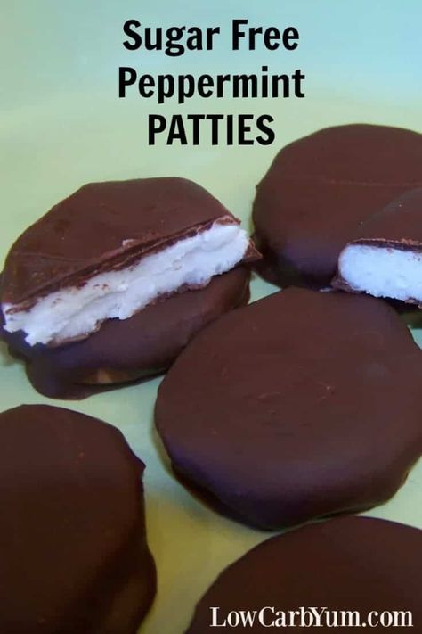 Sugar Free Peppermint Patties Candies - Easy Keto - Low Carb Yum Paleo Vegetarian, Low Carb Candy, Healthy Candy, Fat Bomb Recipe, Raw Desserts, Peppermint Patties, Free Candy, Vegan Dessert, Raw Vegan Recipes