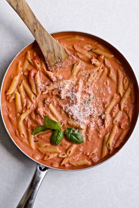 Italian Pink Sauce Recipe, Red Sauce Recipes, Pasta Recipe Tomato, Italian Red Sauce Recipe, Pink Vodka Sauce, Pink Sauce Recipe, Pink Sauce Pasta Recipe, Italian Red Sauce, Pink Vodka