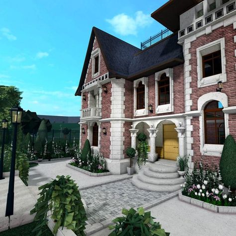 Brick House Bloxburg, Beautiful Bloxburg Houses, Bloxburg City Entrance, Bloxburg Old Mansion, Bloxburg Brick House, Bloxburg Orphanage Ideas, Unique Bloxburg Build Ideas, Bloxburg Old House, Bloxburg House Victorian