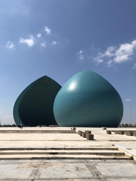 The Monument of Martyrs in Baghdad Iraq Iraqi People, Baghdad Iraq, Fear Of Flying, Ancient Mesopotamia, Airport Travel, Story Ideas Pictures, Exploring The World, Baghdad, Mesopotamia