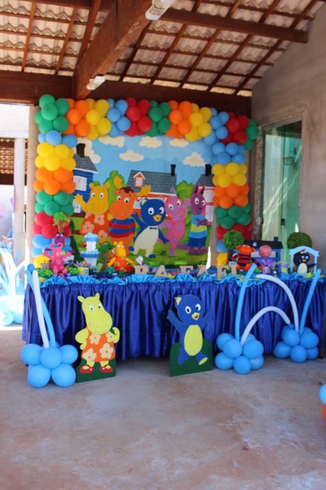 Tema - Backyardigans Backyardigans Theme Party, Backyardigans Party Ideas Decorations, Backyardagins Birthday Party, Backyardagains Birthday Party, The Backyardigans Birthday Party, Backyardigan Birthday Party, Backyardigans Party Ideas, Backyardigans Birthday Party, Care Bear Party