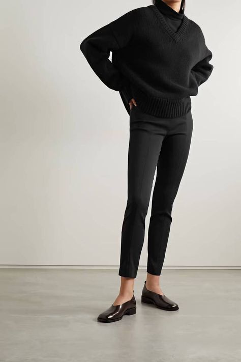 Work Outfit Jeans, Ulta Outfits, Hepburn Style Outfits, Architect Outfit, Audrey Hepburn Style Outfits, Black Trousers Outfit, Fall In London, Minimal Classic Style, Minimal Monochrome