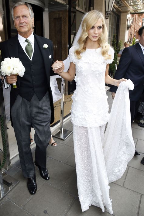 Poppy Delevingne Wedding, Chanel Wedding Dress, Chanel Wedding, Poppy Delevigne, Chic Wedding Style, Stunning Wedding Photos, Haute Couture Wedding Dress, Two Piece Wedding Dress, Celebrity Wedding Dresses