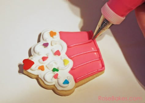 Cupcake Cookies Decorated, Royal Icing Cookies Recipe, Cupcake Cookie, Cupcake Icing, Sugar Cookie Designs, Summer Cookies, Pretty Cookies, Sweet Cookies, Cookie Frosting