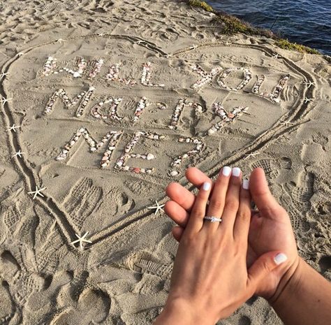 Cute beach proposal Beach Proposal Ideas, Proposal Ideas Beach, Tenby Wales, Wales Wedding, Beach Proposal, Picnic Wedding, Wedding Proposals, Unique Beach, Proposal Engagement