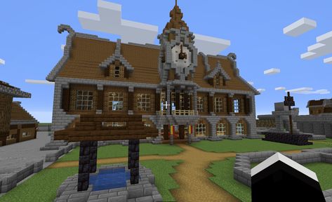 Minecraft Town Hall Ideas Medieval, Minecraft Village Town Hall, Town Hall Minecraft Ideas, Minecraft City Hall Ideas, Minecraft Big Base Ideas, Minecraft Medieval Town Hall, City Hall Minecraft, Minecraft Town Hall Ideas, Minecraft City Hall