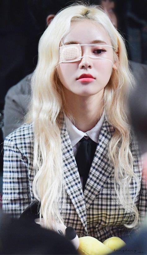 jinsoul pics on Twitter: "181019 | © bungbung_12… " Loona Jinsoul, Odd Eye Circle, Jinsoul Loona, Seoul Fashion Week, Eye Patch, Odd Eyes, Olivia Hye, Crazy Love, Kim Lip