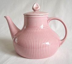 People Don't Understand, Pink Teapot, Happy Tea, Keramik Design, Teapots And Cups, Pink Ceramic, Pink Kitchen, Tea Pots Vintage, Coffee Pots